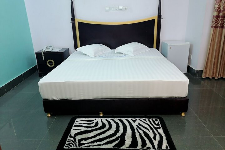 Room 4 of 29