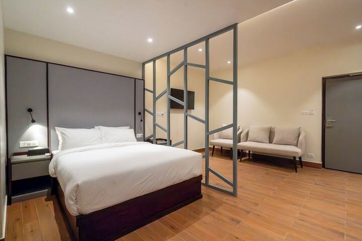 Room 6 of 43