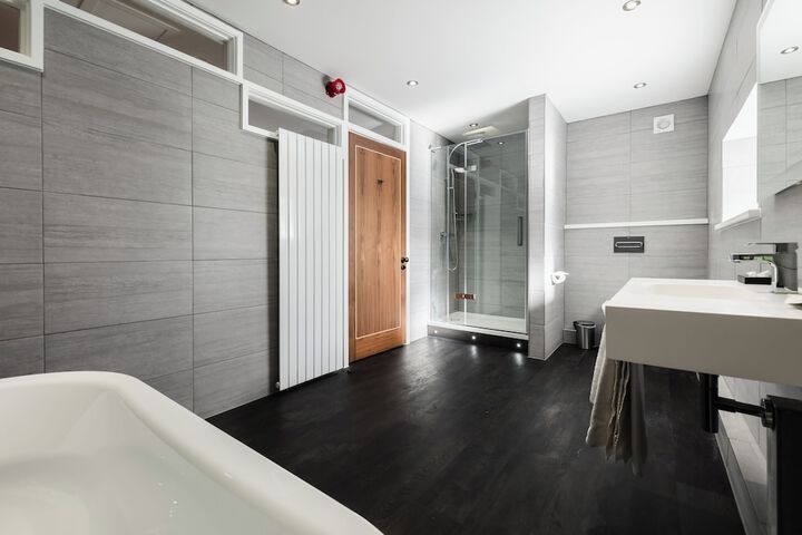 Room 72 of 122
