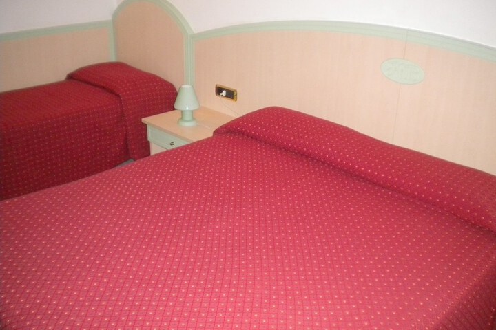 Room 6 of 52