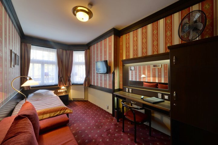 Room 22 of 145