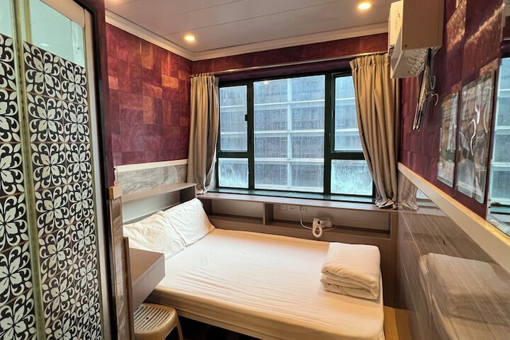 Room 25 of 49