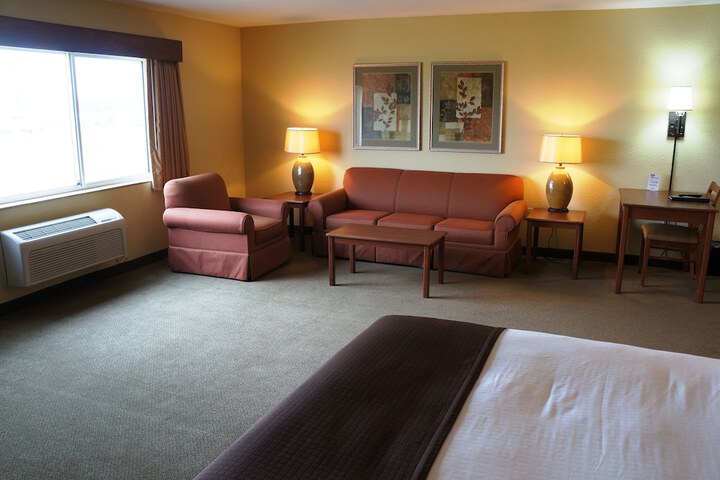 1 King Bed Accessible (3 of 32)