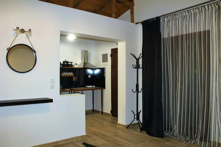 Room 4 of 10