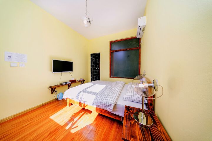 Room 12 of 30