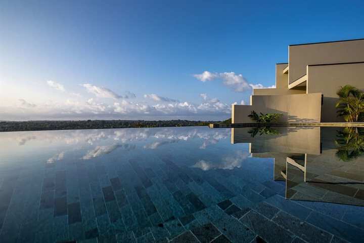 Hotel Pool