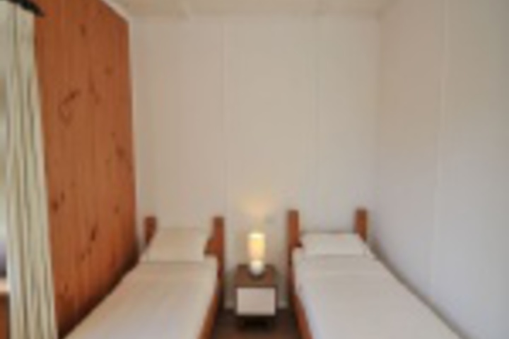 Room 49 of 693