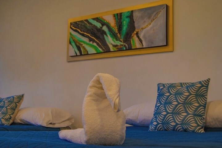 Room 4 of 12