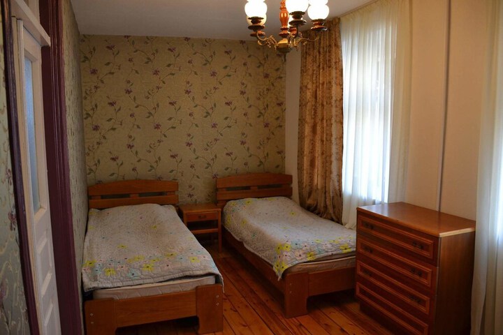 Room 7 of 28