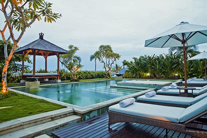 Pool Hotel