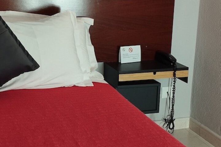 Room 19 of 82