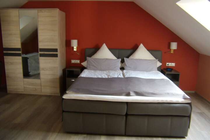 Room 13 of 82