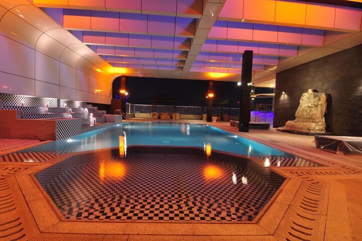 Pool 32 of 111