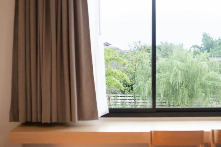 Room 4 of 103