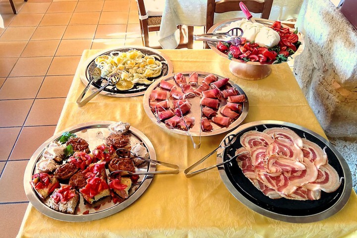 Dining 78 of 96