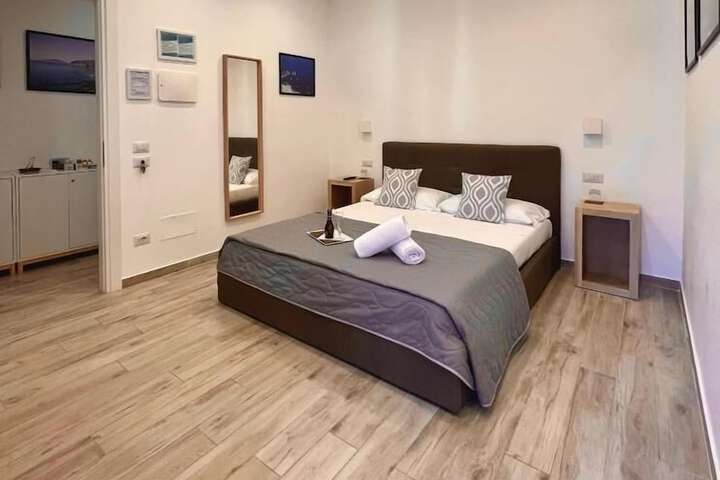 Room 7 of 25