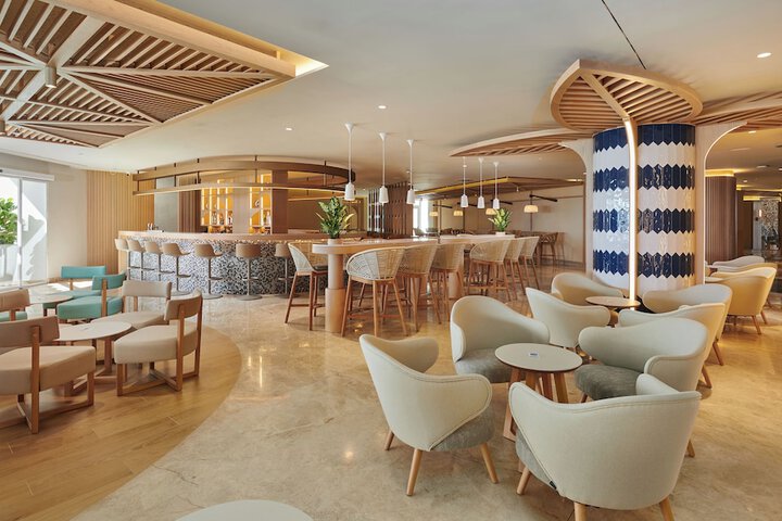 Lounge 63 of 87
