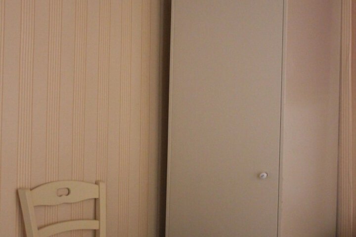 Room 9 of 28