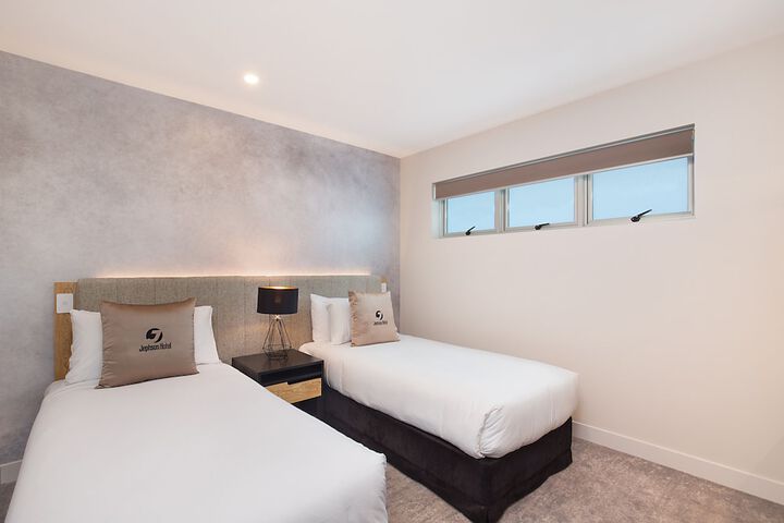Room 9 of 40