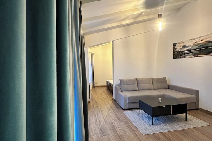 Room 9 of 36