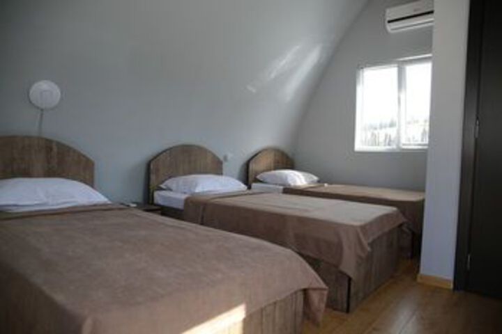 Room 11 of 25