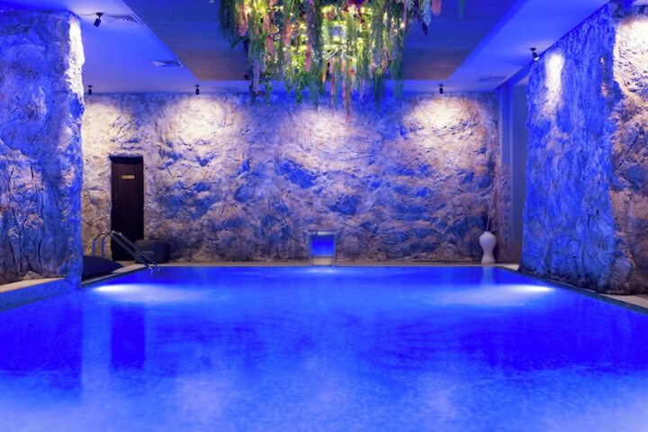 Pool 119 of 254