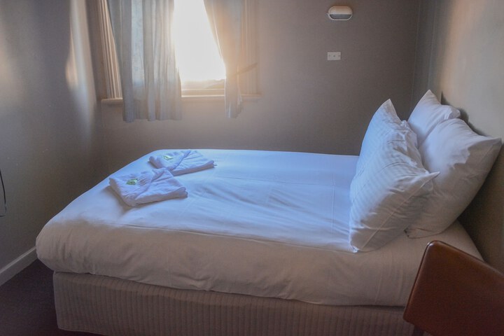 Room 16 of 62