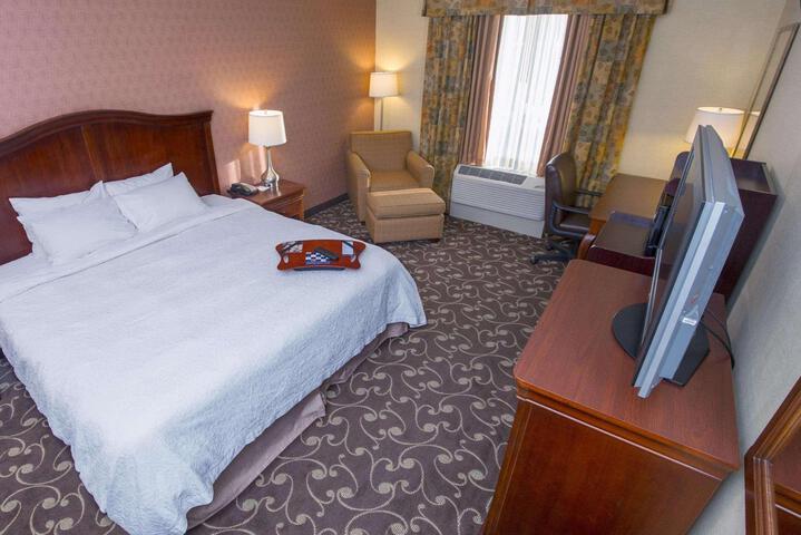 1 King Bed (4 of 12)