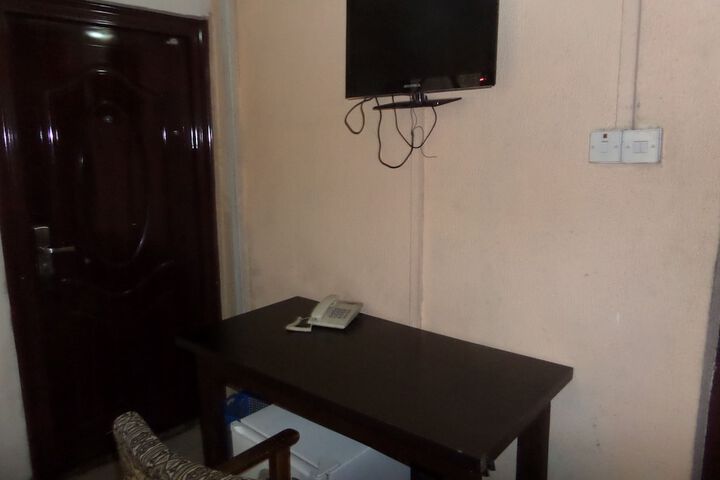 Room 9 of 18