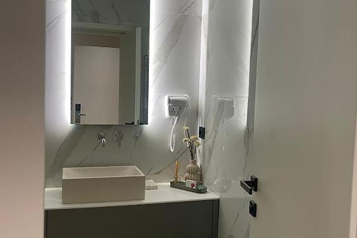 Room 42 of 59