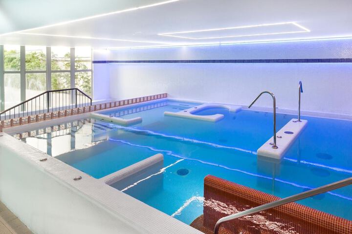 Pools & Facilities