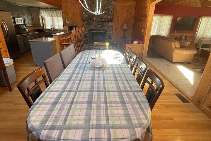 Dining 16 of 24