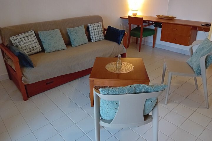 Lounge 78 of 113