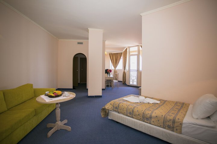 Room 44 of 124