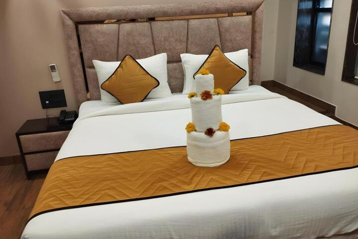 HOTEL LAVISH INN