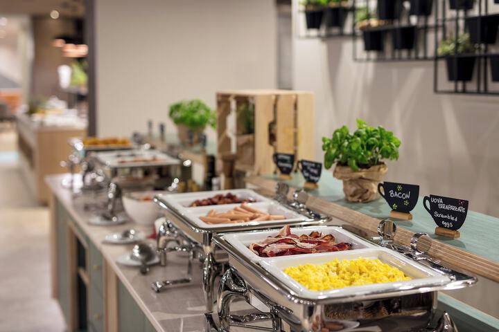 Breakfast/Coffee Service 40 of 67