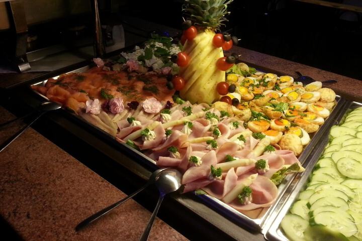 Dining 42 of 64