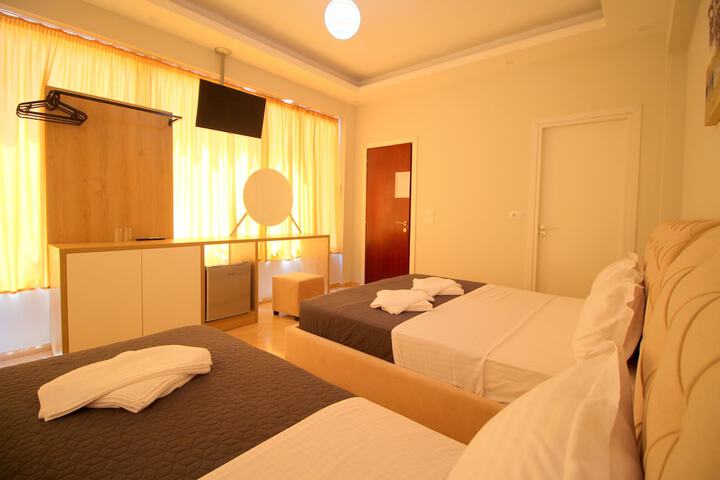 Room 33 of 245