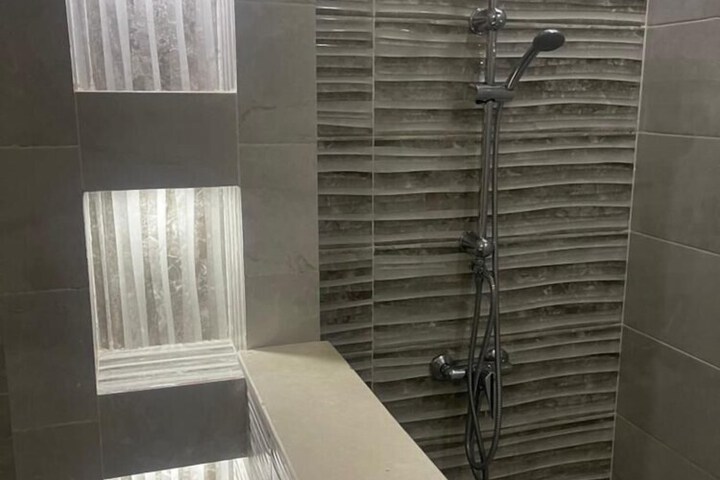 Room 12 of 20