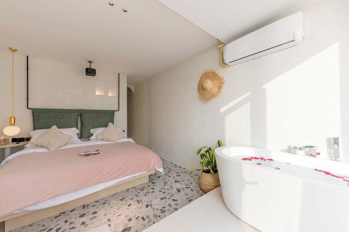 Room 20 of 190