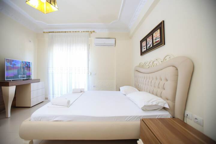 Room 52 of 95