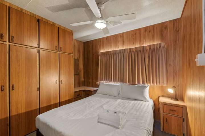 Room 6 of 130