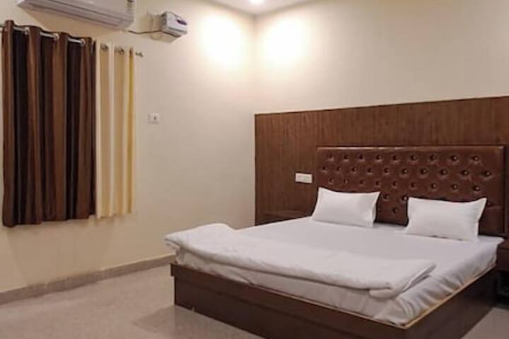 Room 3 of 9