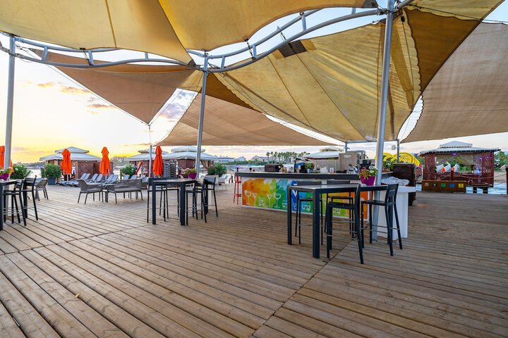 Lounge 195 of 259