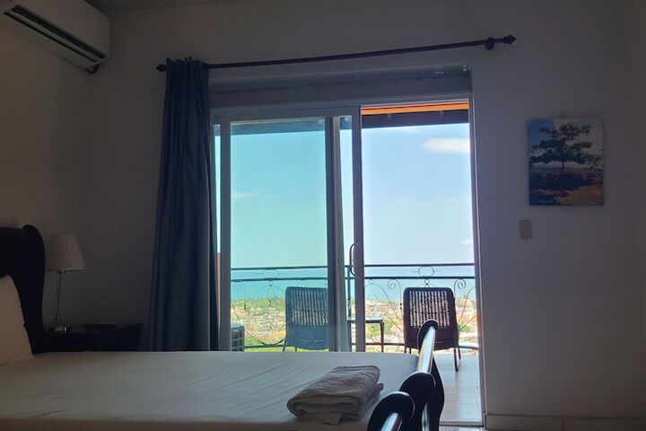 Room 13 of 36