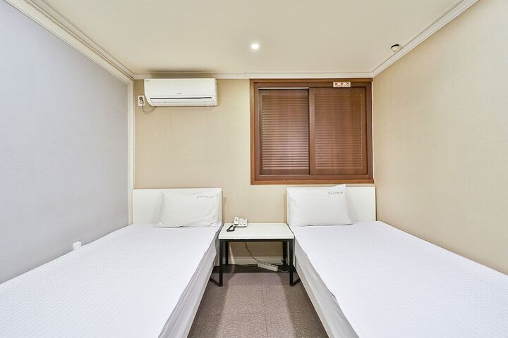 Room 9 of 53