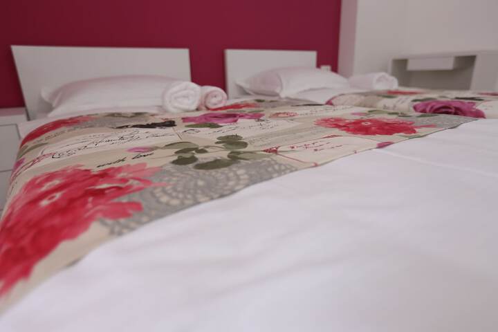 Room 7 of 79