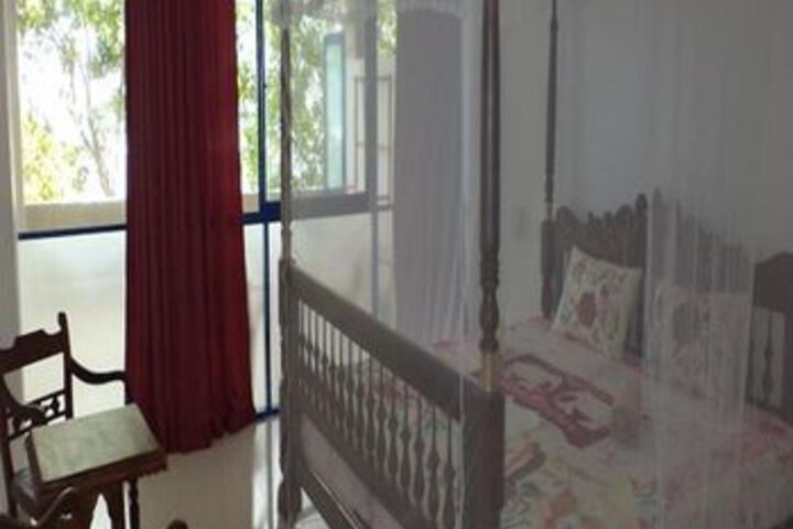 Room 10 of 14