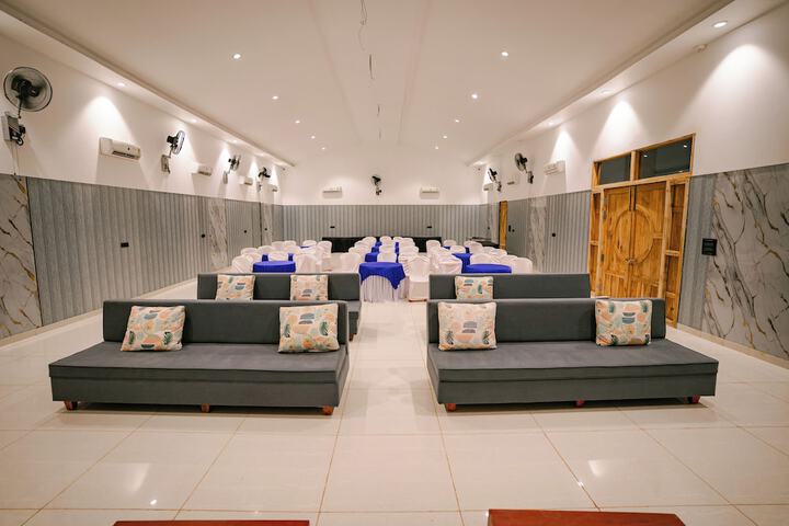 Ballroom/Hall 99 of 126