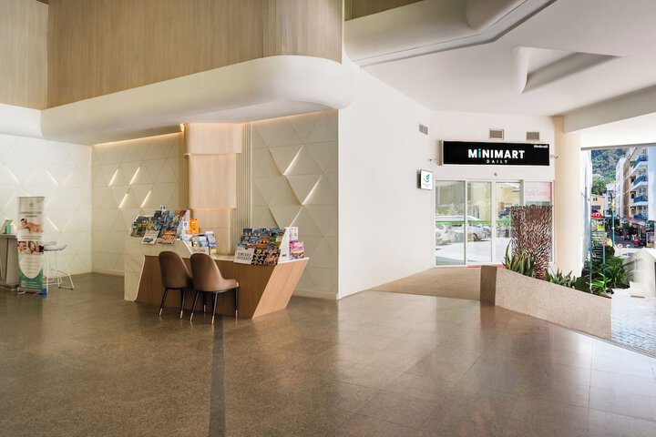 Entrance & Lobby